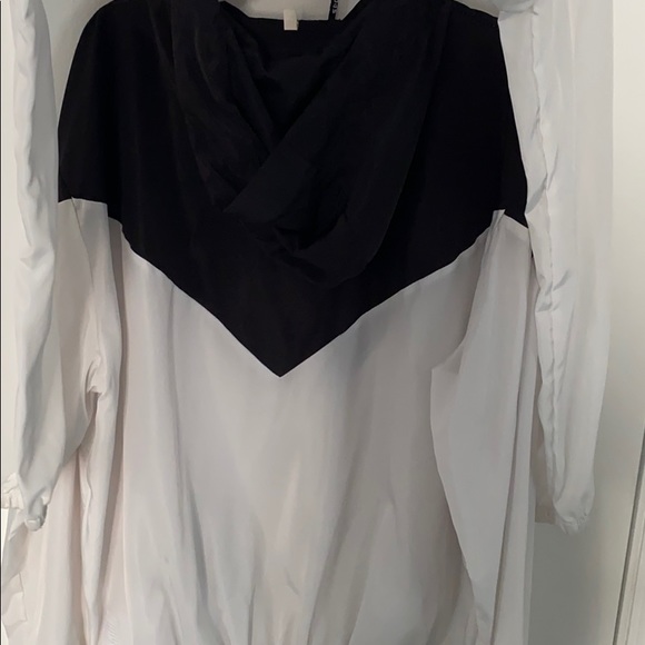 Two windbreakers - Picture 3 of 3